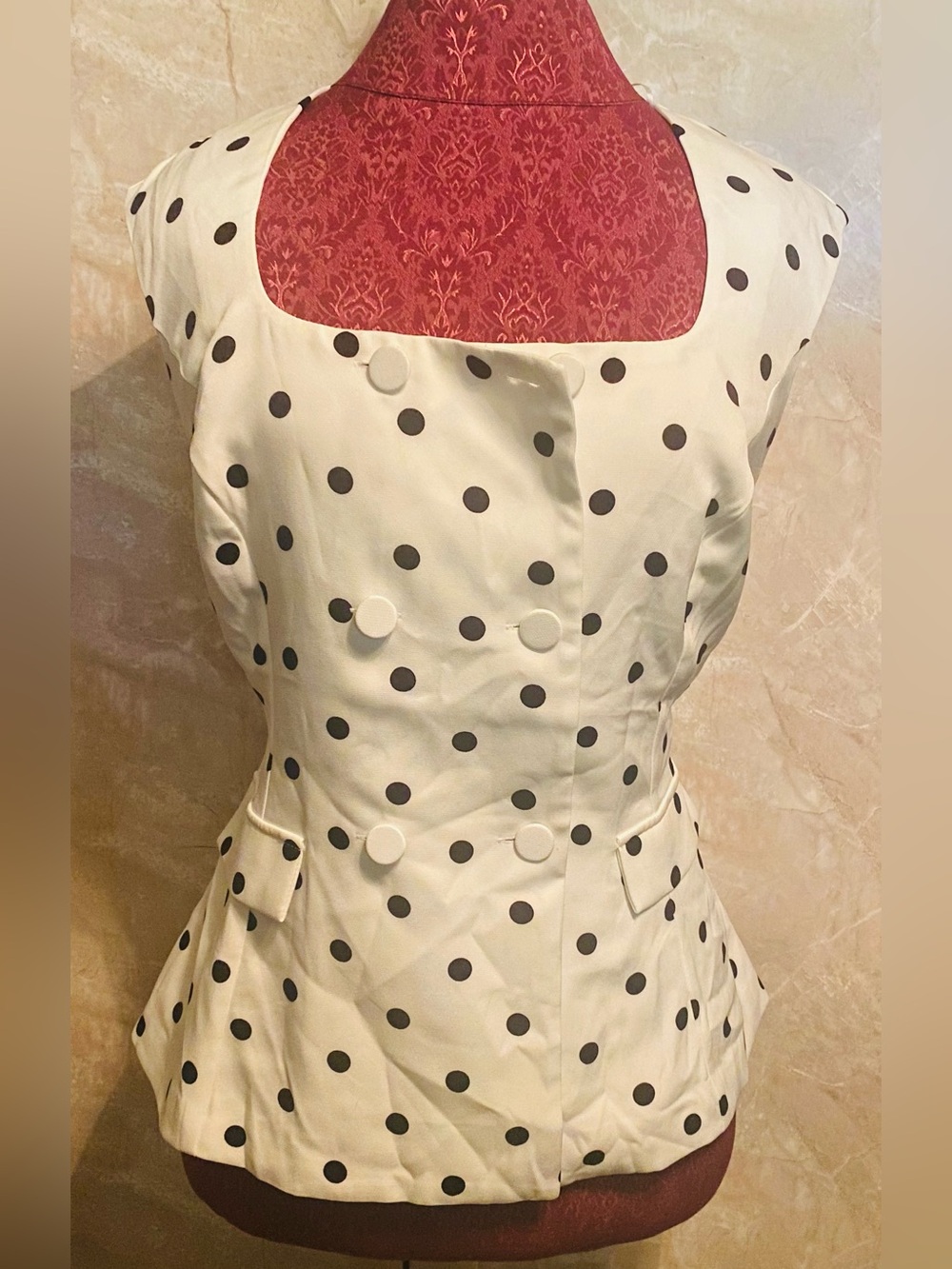 Lulumari Whit & Black Vest Size L